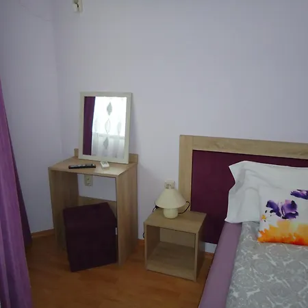 Vila пиперите Aprilci